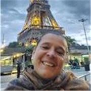 Profesora con certificación internacional con más de 5 años de experiencia y excelentes resultados profesionales. 