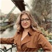 Englisch Tutor, der alle Altersgruppen der Unterstufe unterrichtet