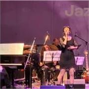 Clases de canto popular y canto jazz para todas las edades