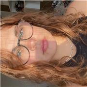 Insegnante di storia e letteratura italiana, laureanda presso l’Università degli studi di Padova, adatta a tutti gli studenti