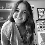 Profesor de apoyo escolar para niños de Primaria y de 1º y 2º ESO . También se ofrece cuidado de niñ@s de cualquier edad