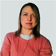 Docente in discipline artistiche e Laure in Design per l'Innovazione sostiene studenti di medie e superiori, laureandi