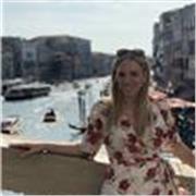 Nativa en inglés también en español, con experiencia en clases particulares a niños. 
También con adultos para mejorar las conversaciones