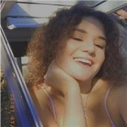 Hello,sono Gloria. Sono una giovane ragazza appena ritornata dall’Inghilterra. Vorrei insegnare anche a voi ció che ho imparato anche io