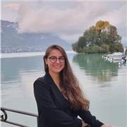Agrégée de lettres modernes donne cours particuliers de français, latin et FLE.