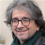 Non ti insegnerò a fotografare come me, ma posso dare risposta alle tue domande, sia on line che di presenza.