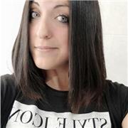 Maestra especializada en magisterio de lengua extranjera - inglés y con años de experiencia en el extranjero, imparte clases a niveles desde infantil hasta bachillerato