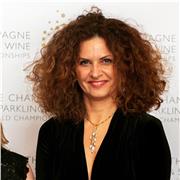 Professionista Export Manager, diplomata in lingue, svolgo la mia attività viaggiando per il mondo da oltre 30 anni.