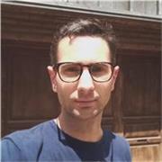 Tutor de español para practicar el ideama, enfocado en la tecnología y la música 