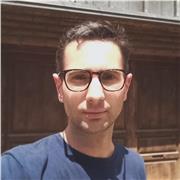 Tutor de español para practicar el ideama, enfocado en la tecnología y la música