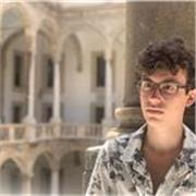 Diplomato al Liceo Scientifico, frequentante la facoltà di ingegneria al Politecnico di Milano, impartisce lezioni private delle materie sopracitate