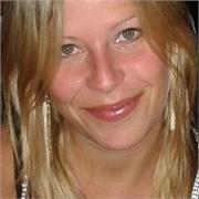 Impartisce lezioni di Italiano. Diplomata Liceo Scientifico e Laureata in Scienze della Comunicazione, con master in web marketing