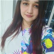 Auxiliar de enfermeria imparte clases a estudiantes auxiliares en enfermería