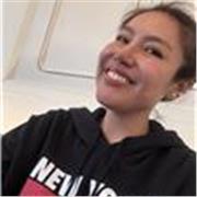 Profesora dicta clases de español a extranjeros