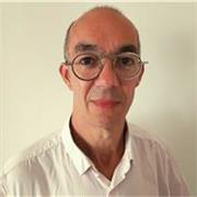 Prof à domicile donne des cours pour la création de sites Web.
