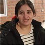 profesor de historia imparte clases a alumnos de nivel secundario