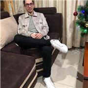 Profesor de inglés imparte clases a niños de todas las edades