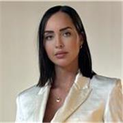 Soy especialista en desarrollo personal y bienestar emocional, formada en coaching estratégico y ejecutivo, PNL, inteligencia emo