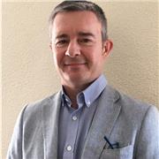 I help both university students and adult professionals to achieve their goals of communicating clearly and confidently in English