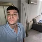 Joven autodidacta con alto nivel de inglés escrito , gran pronunciación y fluidez oral