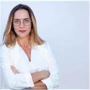 Profesional de la comunicación y el marketing con experiencia en estrategia, contenidos y marca. 