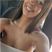 Soy una persona muy alegre, adoro a los niños, me encanta la idea de poder ayudarles con la tarea y a estar contentos.