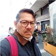 Dicto clases de diversos cursos de periodismo para alumnos universitarios, y de expresión escrita para profesionales