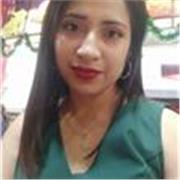 Profesora de matematicas imparte clases de refuerzo a niños de todas las edades