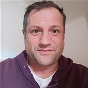 Hola,no tengo titulación,la experiencia es el apoyo en hacer los deberes con mi hija,creo que podría ayudar.