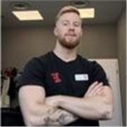Personal Trainer, der alle Altersgruppen betreut. 
Sei es Ernährung oder das training selbst.