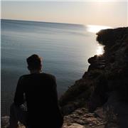 Professore di scienze motorie, laureato con 110 e lode impartisce lezioni di Anatomia, fisiologia e biologia applicata