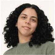 Graduada en Bellas Artes y especialista en Dirección de Arte, te ayudaré a potenciar tu creatividad en diseño gráfico y fotografía