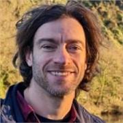 Détenteur d`un BTS Tourisme, j`ai vécu et travaillé plus de 15 ands dans le domaine du tourisme a Dubai auprès d`une clientele Anglo-Saxonne, ce qui m`a permis d'être bilingue