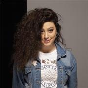 Graphic Designer offre lezioni per progettazione grafica, Illustrator, Photoshop, Figma