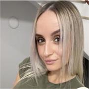 Profesora de educación primaria que imparte clases a alumnos de todas las edades. Especialmente en inglés