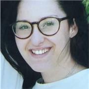 Me defino como una chica con muchas ganas de trabajar, y con muchas ganas de enseñar lo que previamente yo ya sé