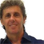 Laureato in Architettura impartisce lezioni private di supporto a studenti scuola elementare e superiore. Madrelingua inglese per lezioni di inglese. Lezioni di matematica, fisica, scienze , storia dell'arte e disegno