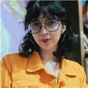 Profesional en Artes Plásticas y Visuales con énfasis en Pintura y Procesos cerámicos. Además de amplio conocimiento en Historia