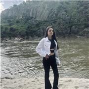 Joven de 15 años, clase a infantil y primaria