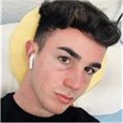 Maestro imparte clases a todas las edades de primaria