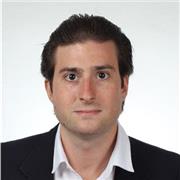 Jurista que imparte clases de Derecho, preferentemente en las áreas civil, mercantil y procesal.