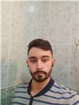 Chico joven de 20 años y estudiante de tercer año de ingeniería química, clases de física, química y matemáticas