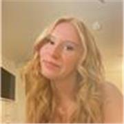 Abiturientin, die gerne Schüler:innen aller Altersgruppen unterrichtet :)