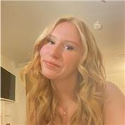 Abiturientin, die gerne Schüler:innen aller Altersgruppen unterrichtet :)