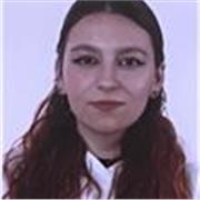Ptis en un colegio de Utrera como maestra de prácticas. Me definiría como una persona trabajadora y responsable. 