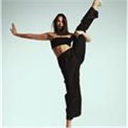 Doy clases de danza contemporánea, ballet, estiramientos, acondicionamiento físico, pilates, yoga, conciencia y expresión corporal