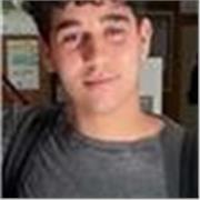 Mi nombre es Pablo, soy estudiante de Derecho en la Universidad de Sevilla y un apasionado de los idiomas, especialmente del inglés. Desde hace años disfruto aprendiendo y compartiendo mis conocimientos con otras personas, ayudándolas a mejorar su nivel