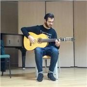 Profesor experimentado con casi una década de experiencia en el sector de la enseñanza.