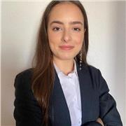 Profesora de inglés con tres años de experiencia ofrece clases online y presenciales. Graduada en educación y con certificación C2 y CELTA.