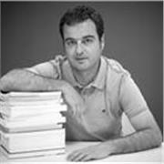 Profesor de oratoria y comunicación para todas las edades. Licenciado en Ciencias de la Información y experto en comunicación 2.0